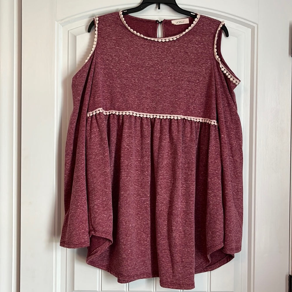 NWOT Women’s Cold Shoulder Boutique Top
